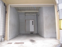 シャッター付ガレージ